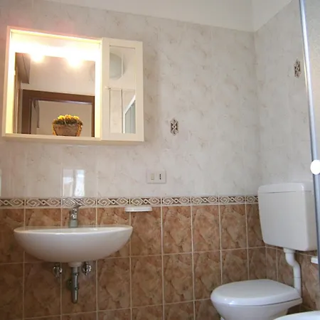 Annie Бибионе